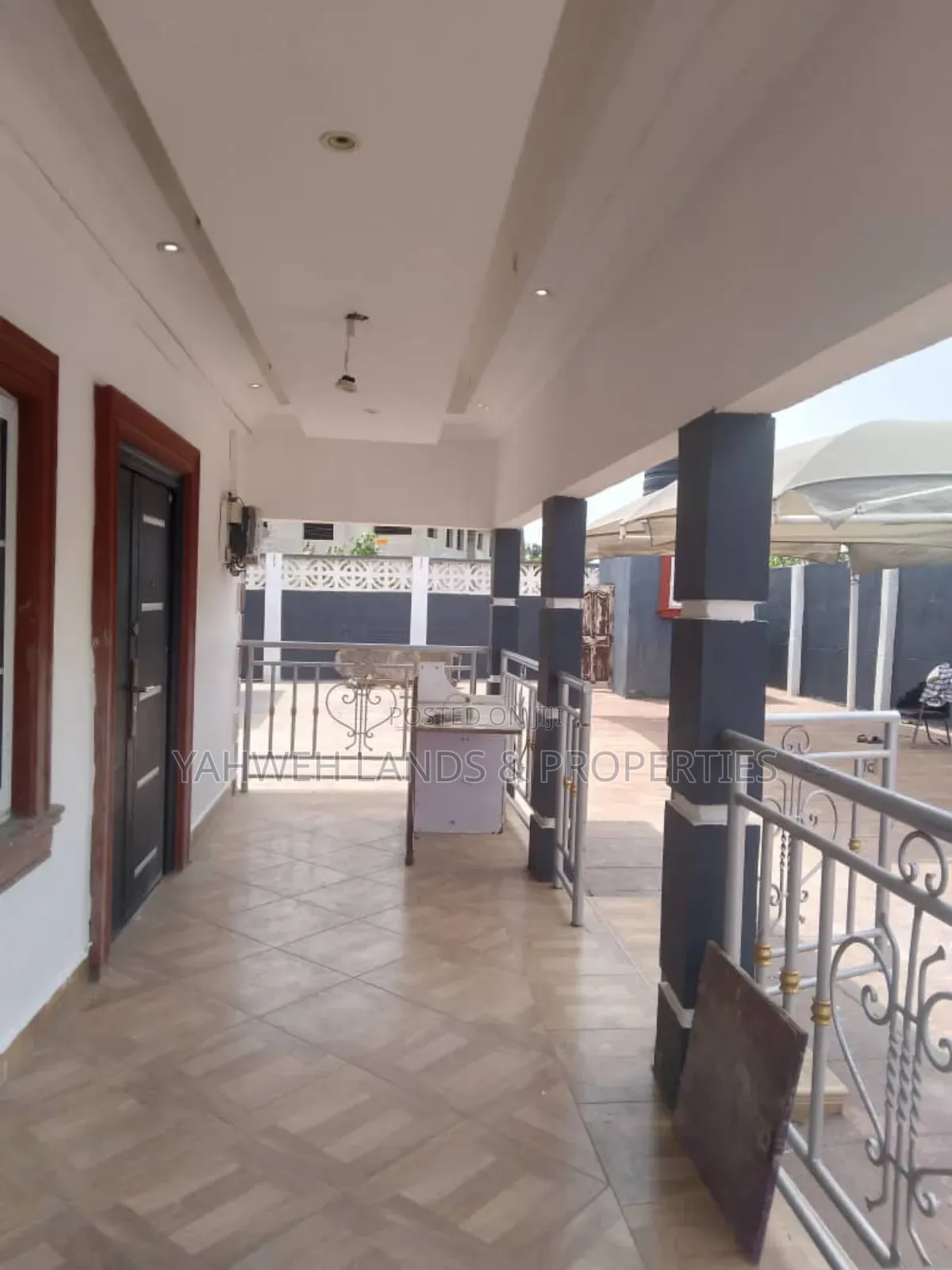 5bdrm House in Teshie Nungua Estate for sale in Teshie-Nungua Estates