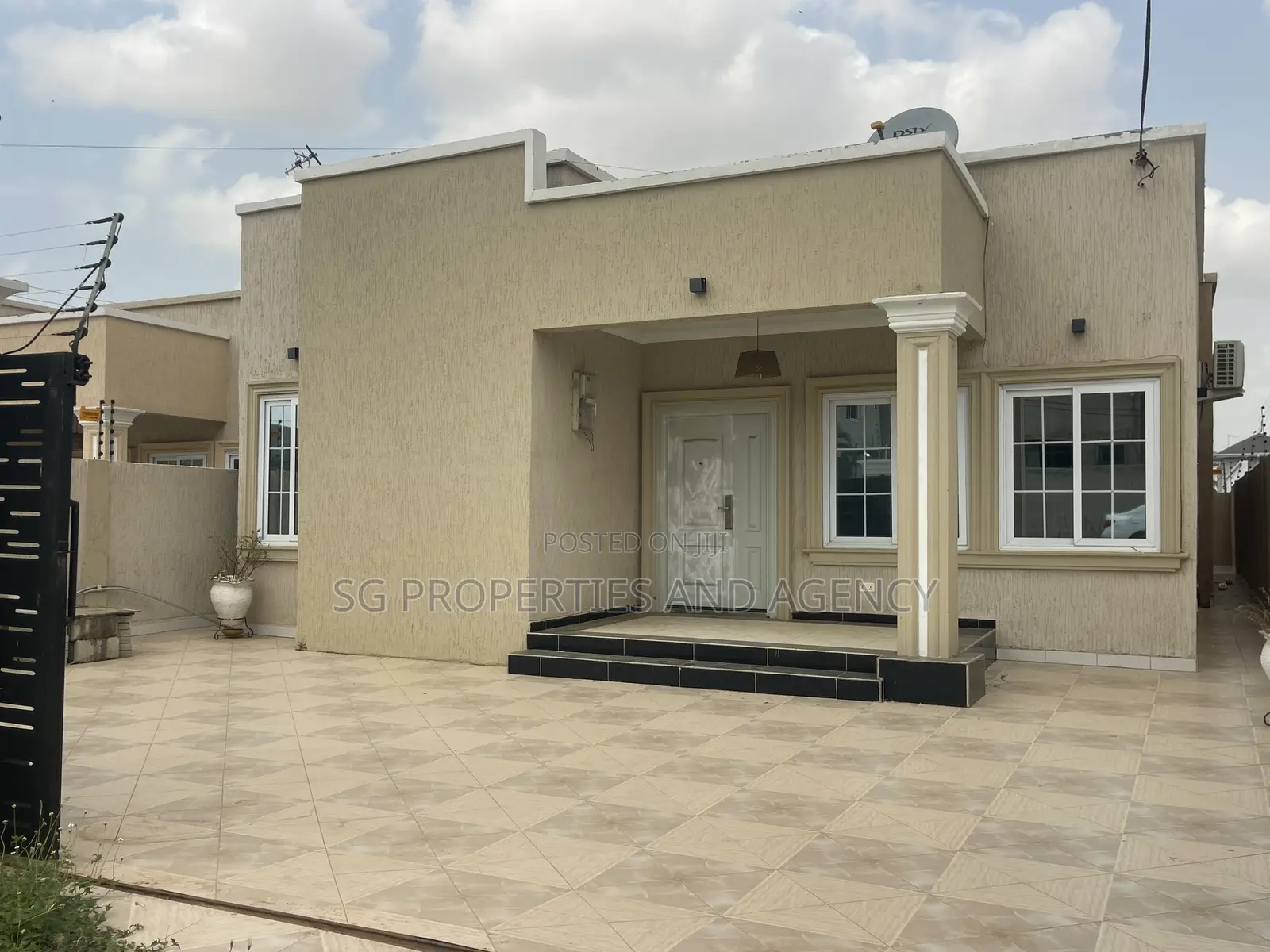 2bdrm House in Lashibi, Sakumono for rent in Sakumono