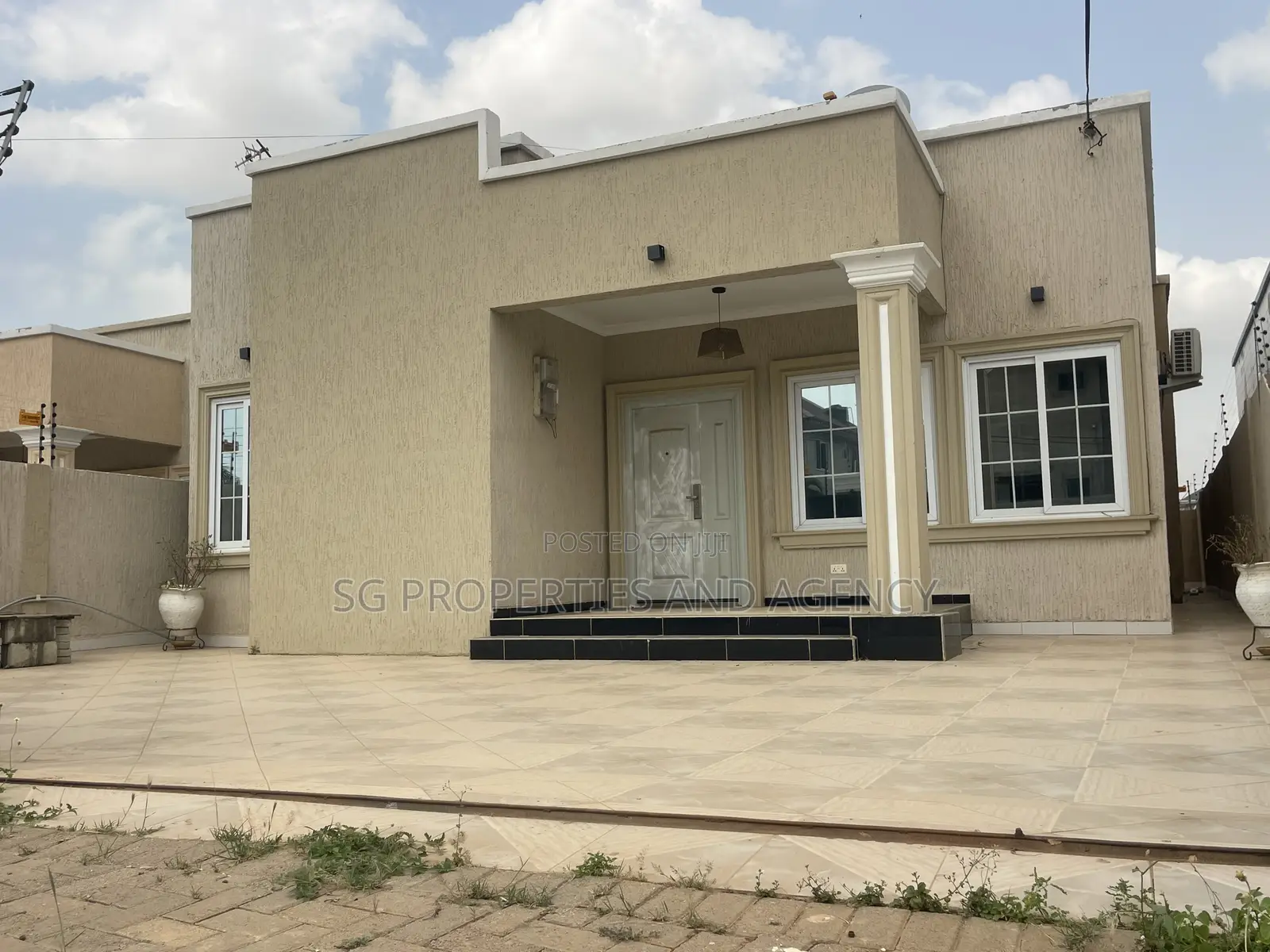 2bdrm House in Lashibi, Sakumono for rent in Sakumono