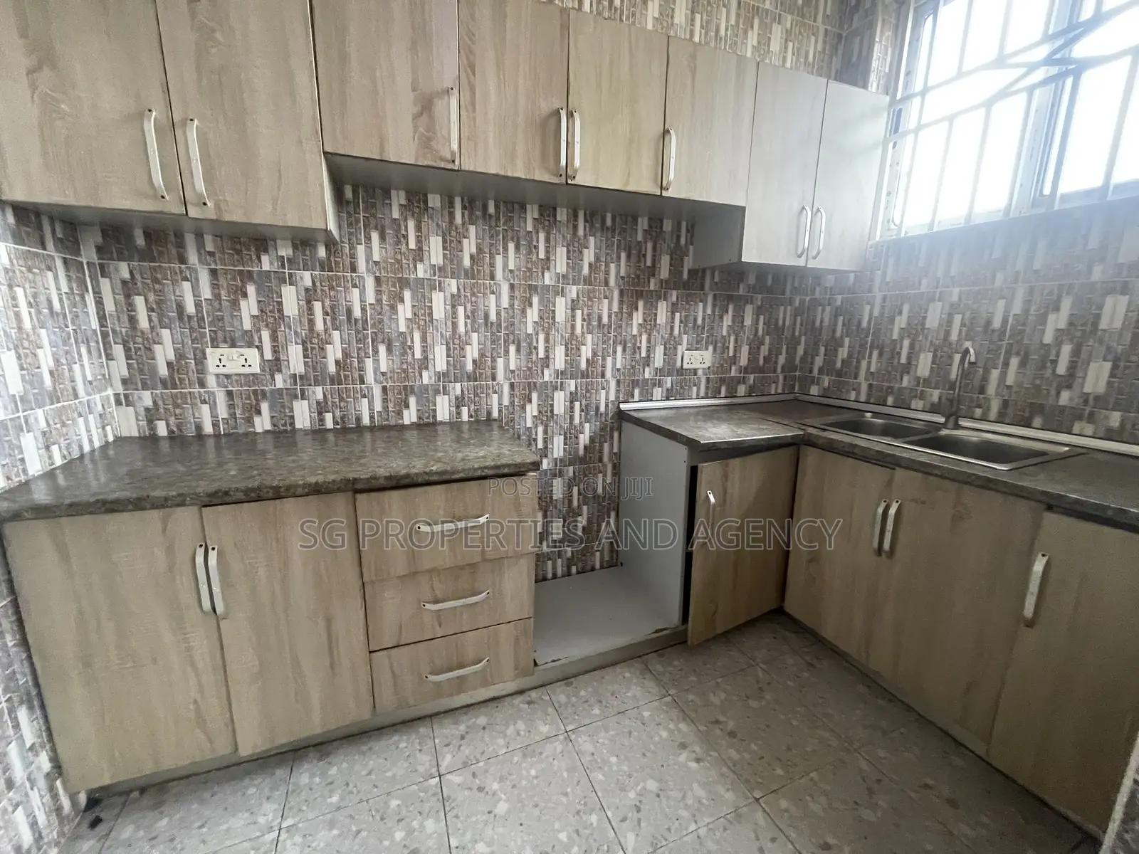 1bdrm Apartment in Lashibi, Sakumono for rent in Sakumono