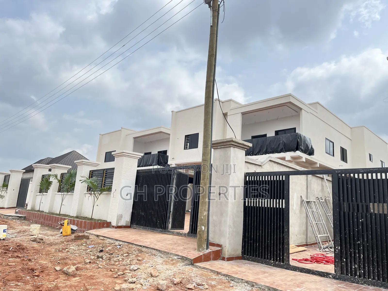 4bdrm Duplex in Three Away From Main, Kumasi Metropolitan for sale in Kumasi Metropolitan