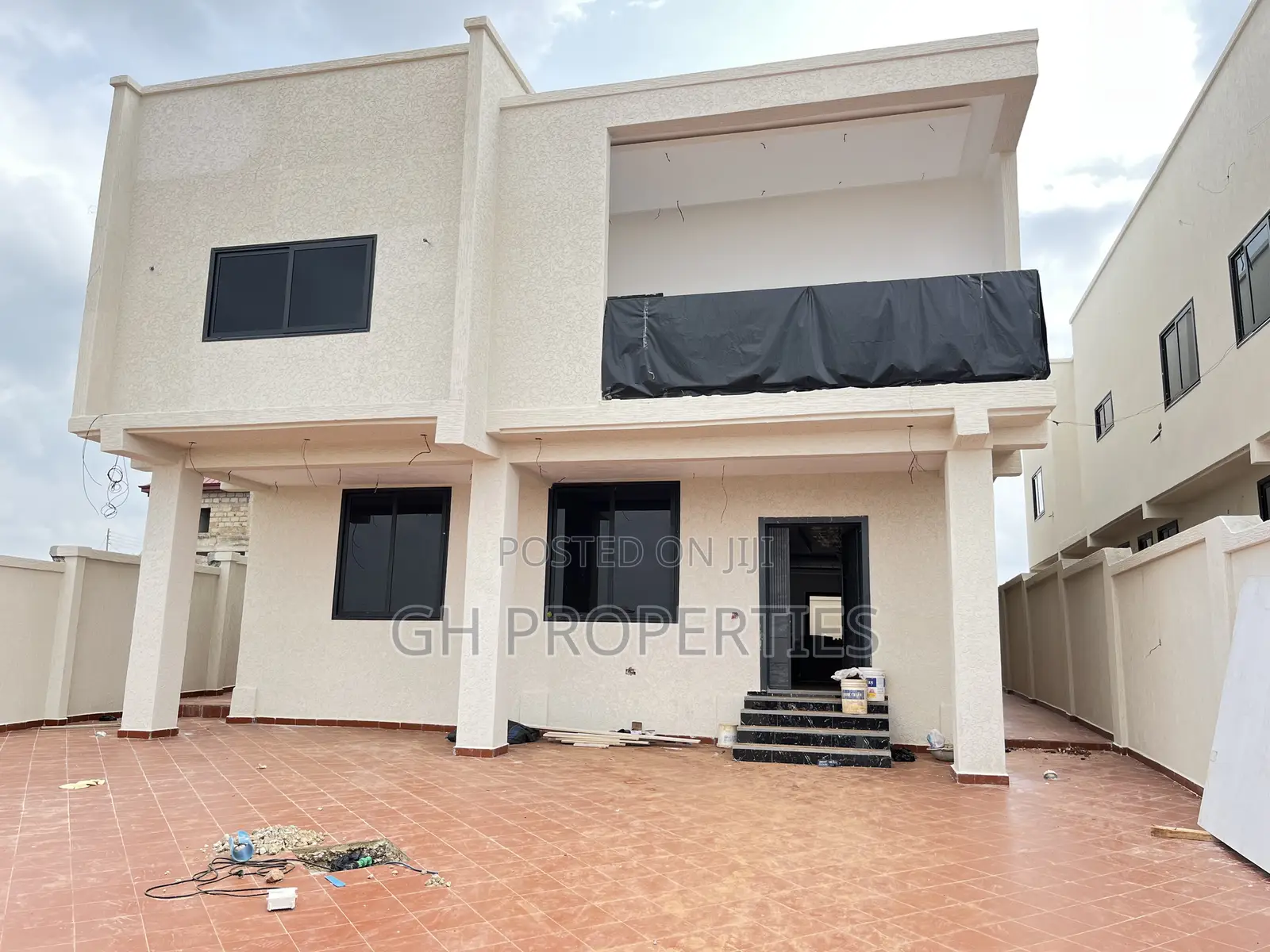 4bdrm Duplex in Three Away From Main, Kumasi Metropolitan for sale in Kumasi Metropolitan