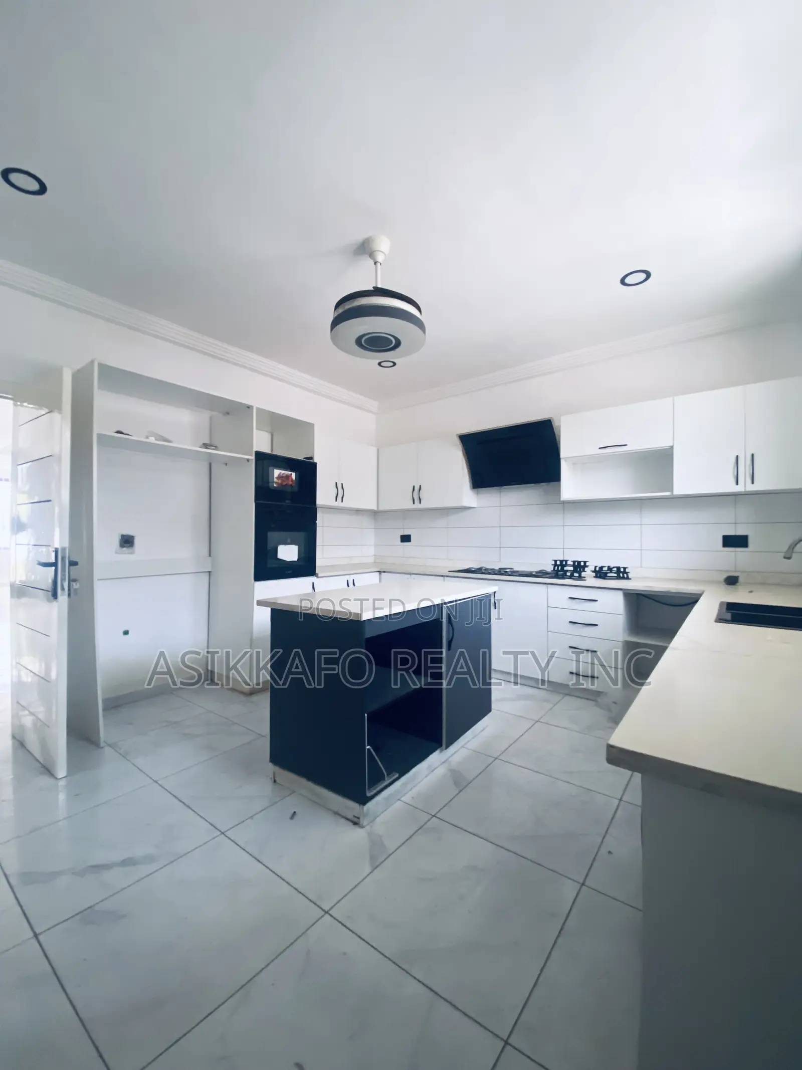 3bdrm Duplex in Hfc Estate, Spintex for rent in Spintex