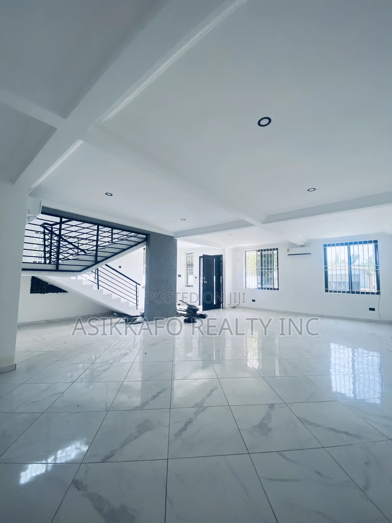 3bdrm Duplex in Hfc Estate, Spintex for rent in Spintex