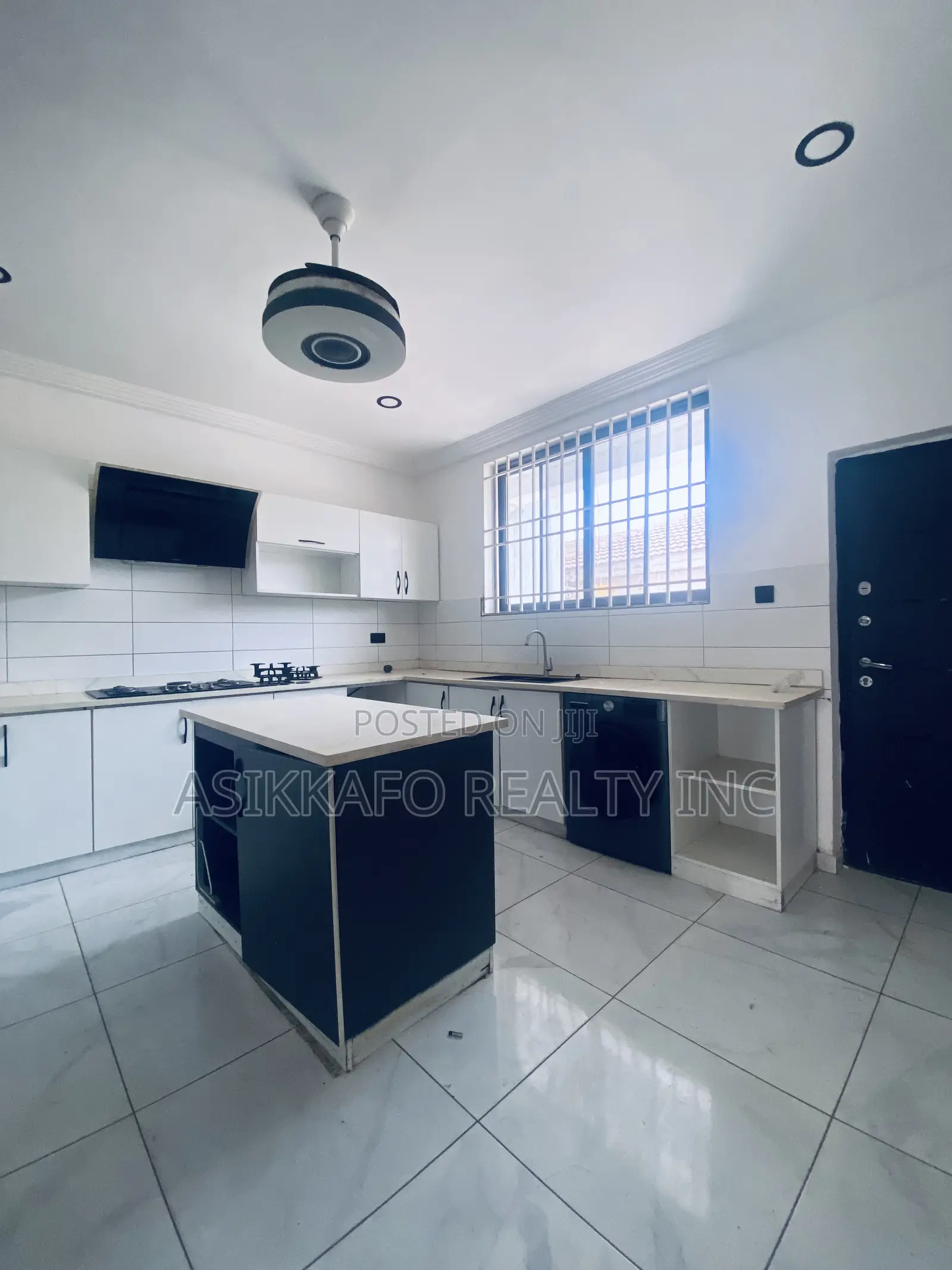 3bdrm Duplex in Hfc Estate, Spintex for rent in Spintex