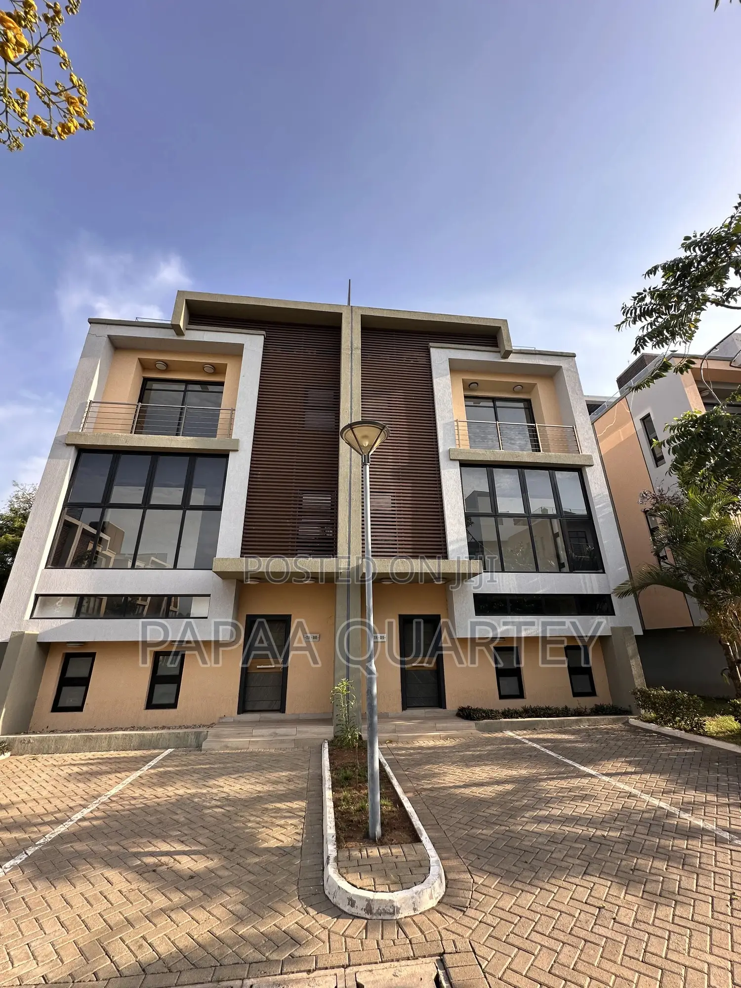 4bdrm Townhouse/Terrace in Cantonments for sale in Cantonments