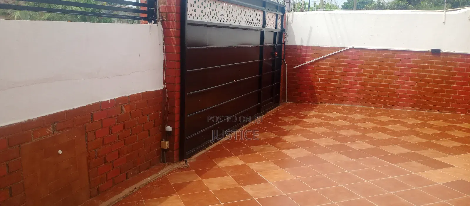 4bdrm Duplex in Cfc Estate for rent in CFC Estates
