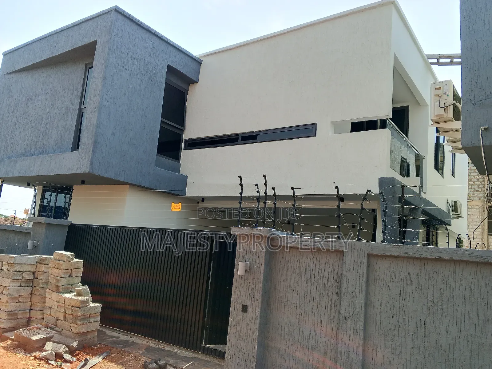 4bdrm Duplex in Hfc Estate, Baatsona Total for sale in Baatsona Total
