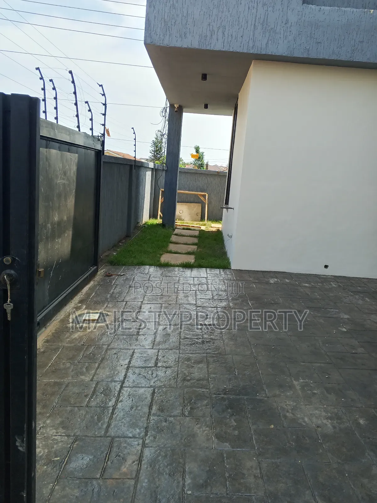 4bdrm Duplex in Hfc Estate, Baatsona Total for sale in Baatsona Total