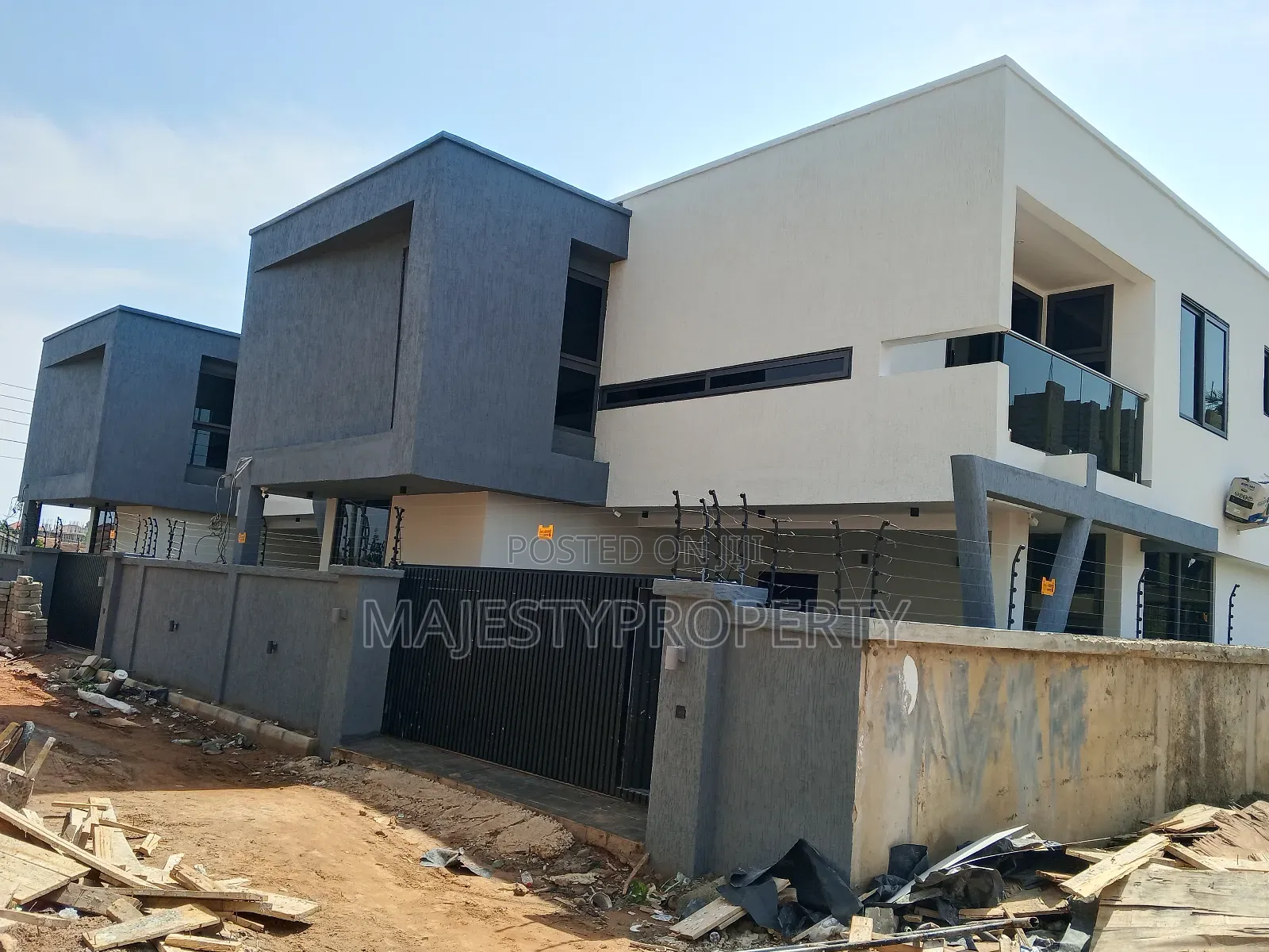 4bdrm Duplex in Hfc Estate, Baatsona Total for sale in Baatsona Total