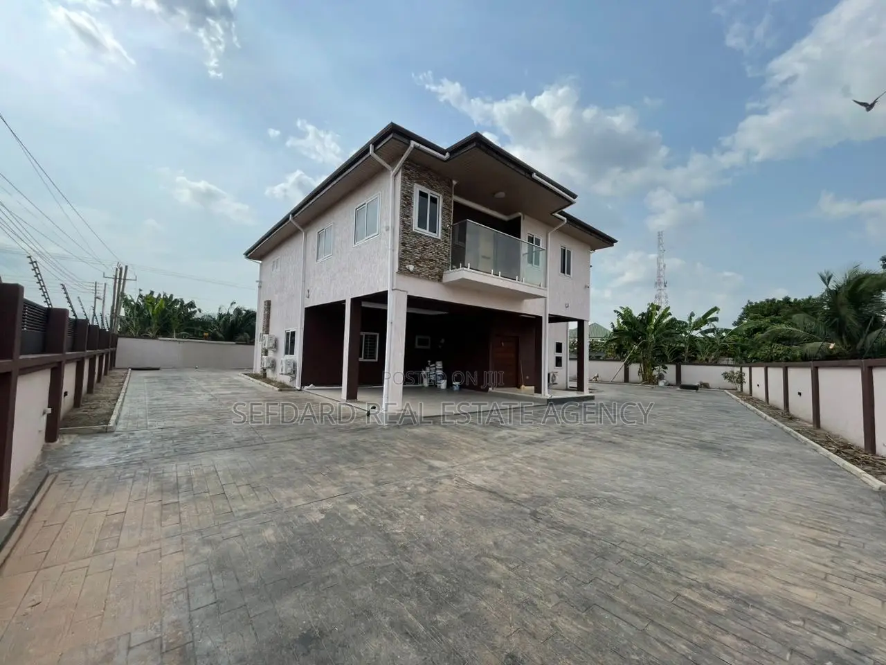5bdrm Duplex in Oyarifa for rent in Oyarifa