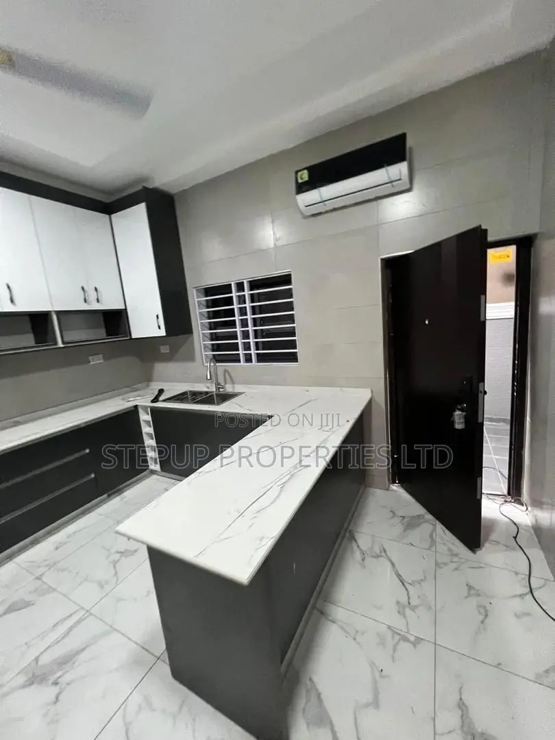 5bdrm House in Achimota for sale in Achimota