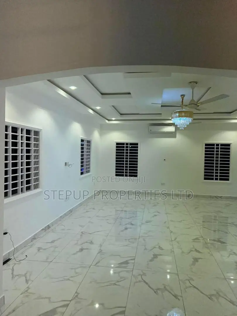 5bdrm House in Achimota for sale in Achimota