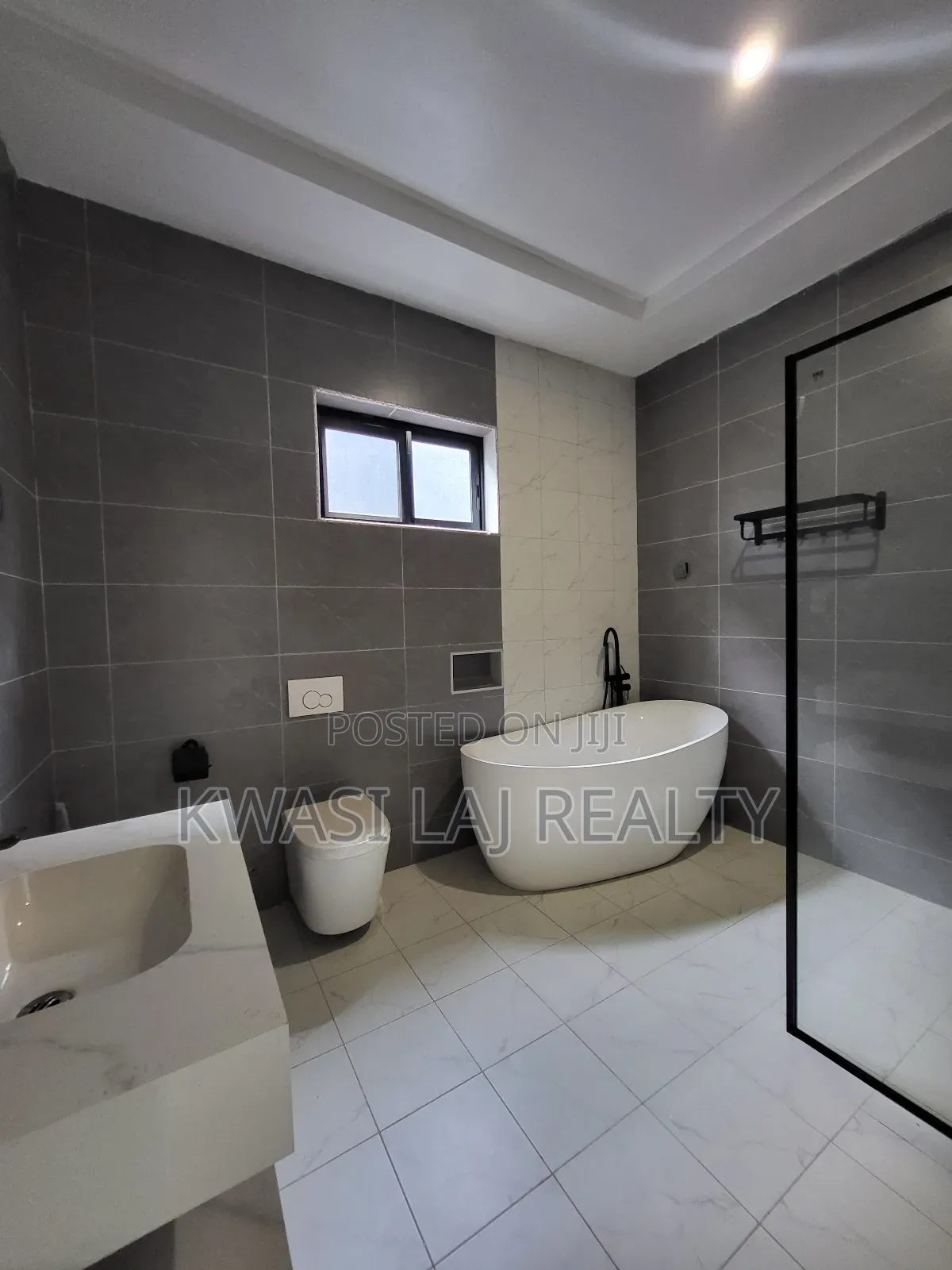 5bdrm House in Oyarifa for sale in Oyarifa