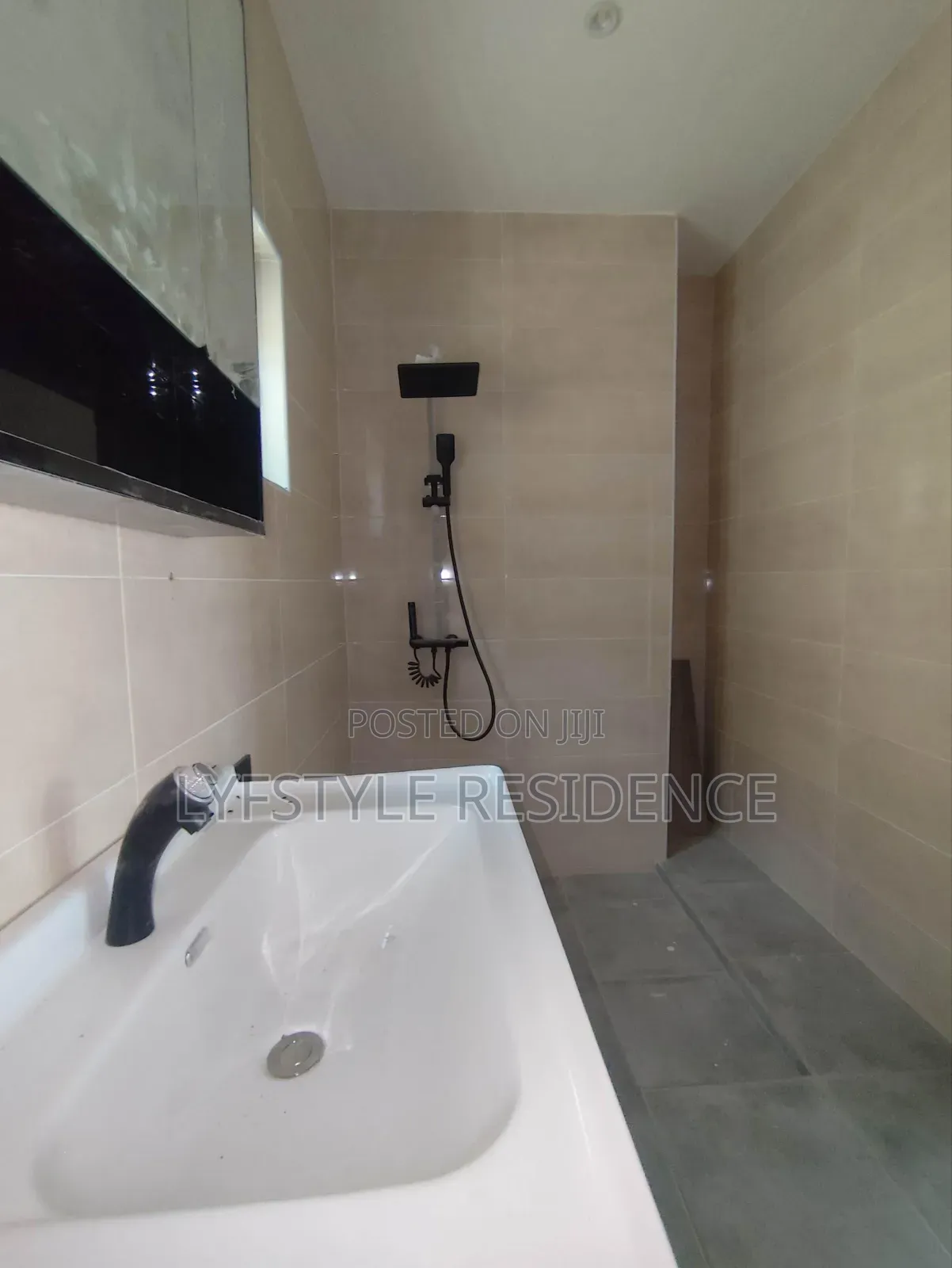 3bdrm House in East Legon Hills, School Junction for sale in School Junction