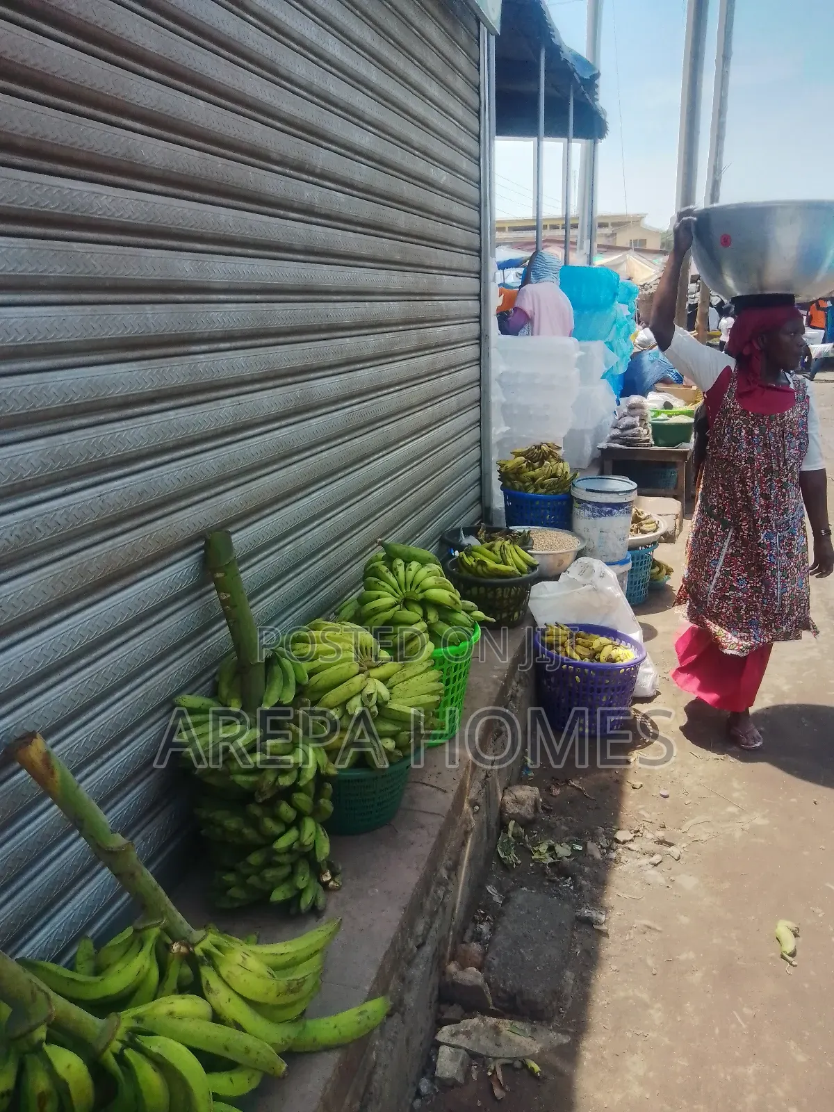 Prime Area Shop for Rent in Madina Market in Madina