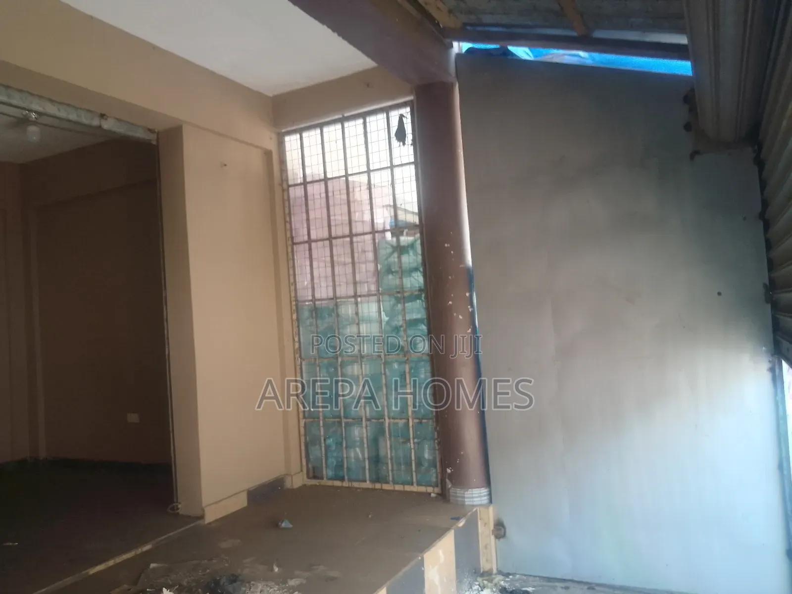 Prime Area Shop for Rent in Madina Market in Madina