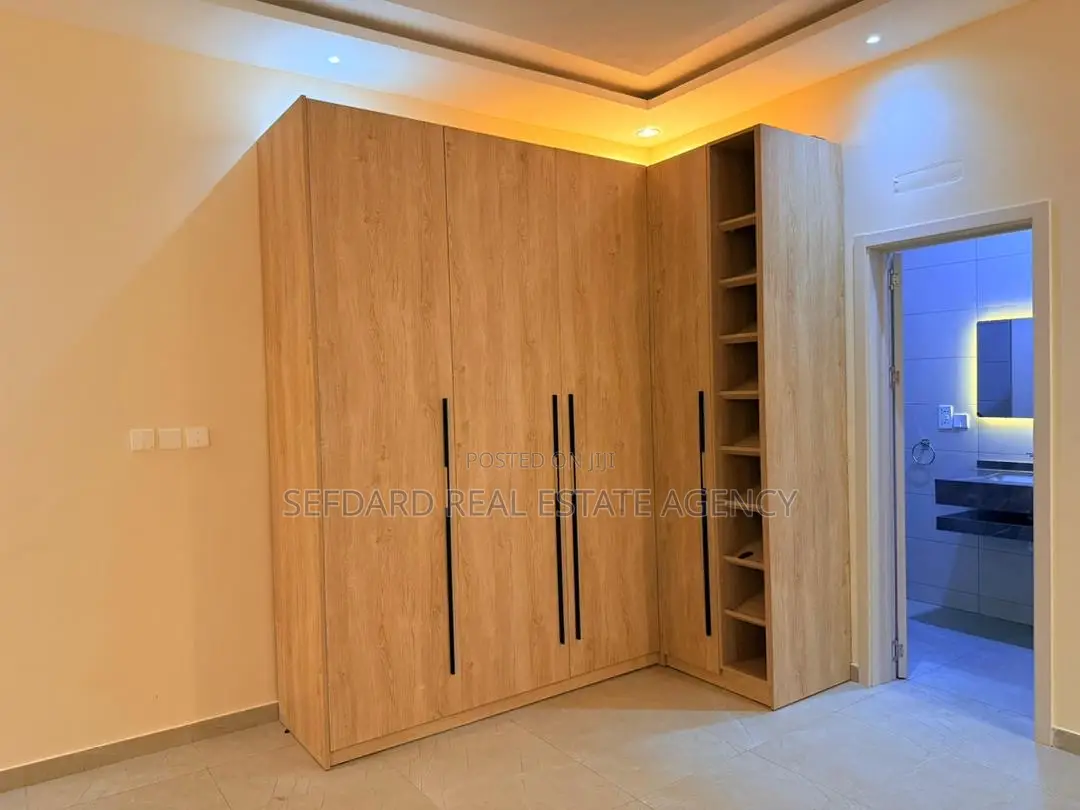4bdrm Duplex in East Legon for sale in East Legon