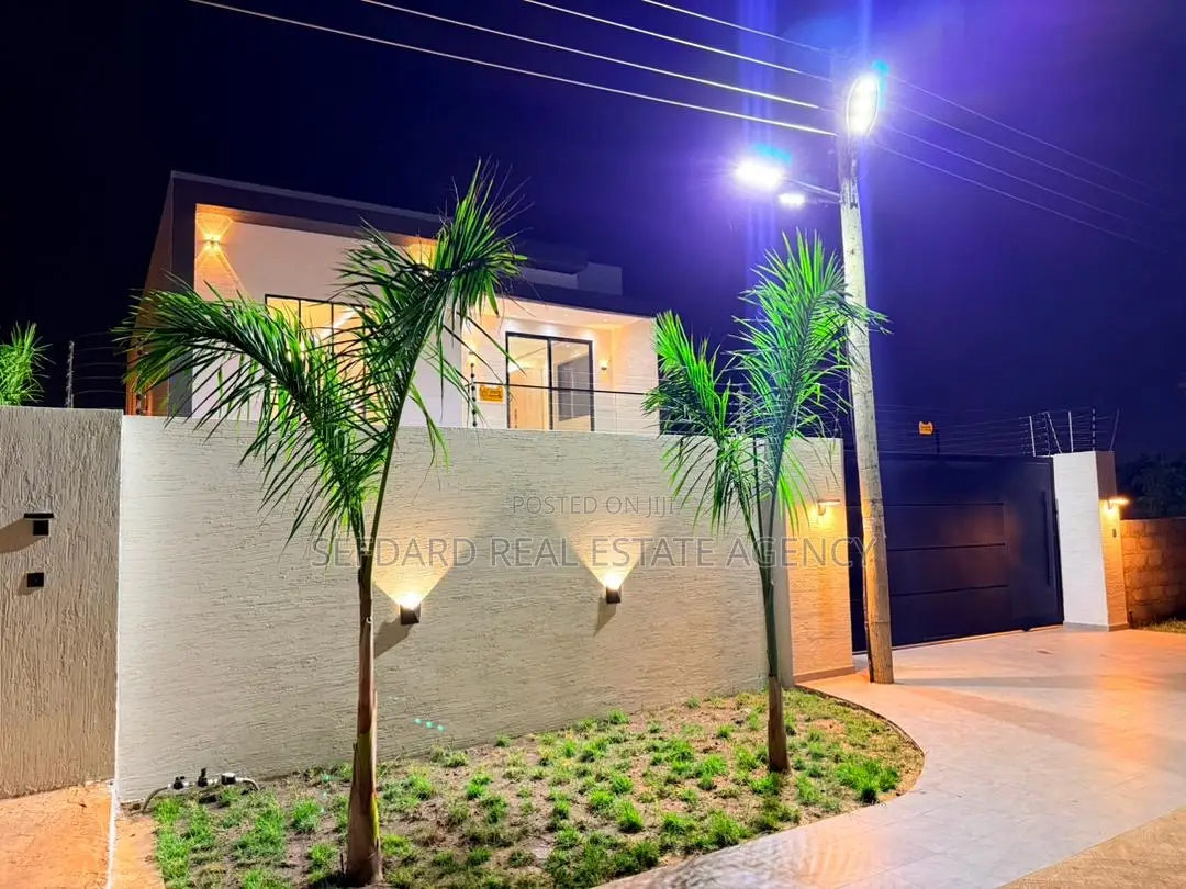 4bdrm Duplex in East Legon for sale in East Legon