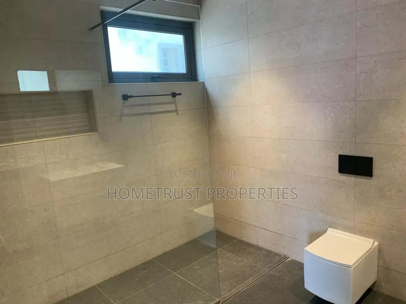 5bdrm House in East Legon, American House for sale in American House