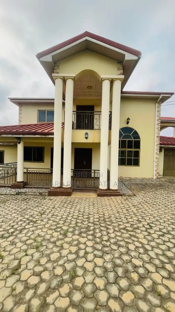 5bdrm House in Pokuase for sale in Pokuase
