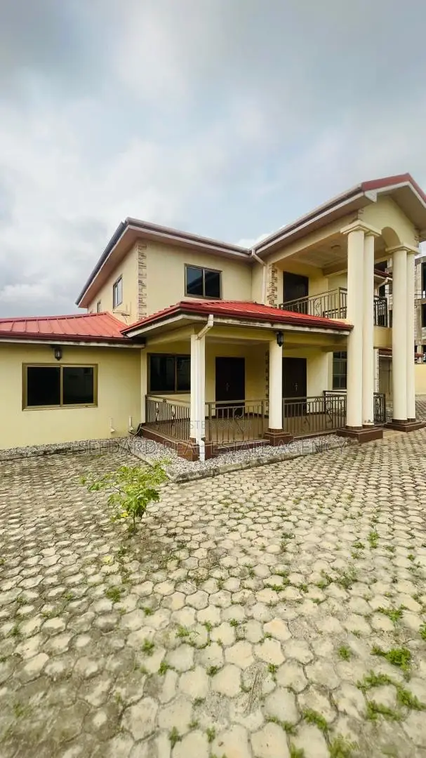 5bdrm House in Pokuase for sale in Pokuase