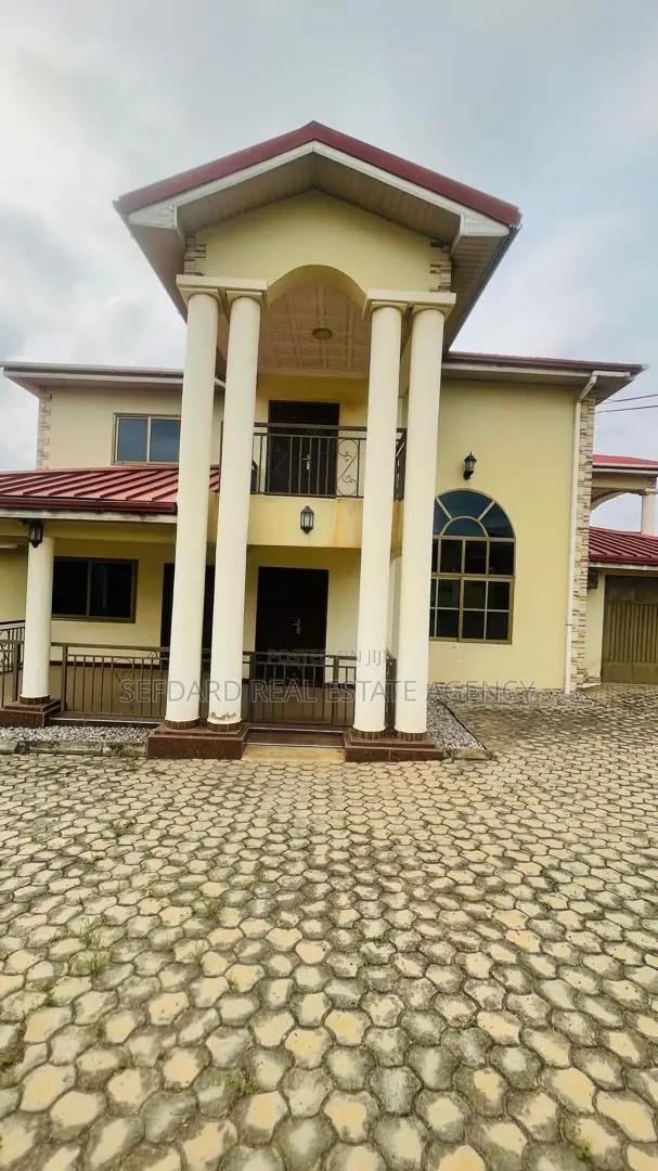 5bdrm House in Pokuase for sale in Pokuase