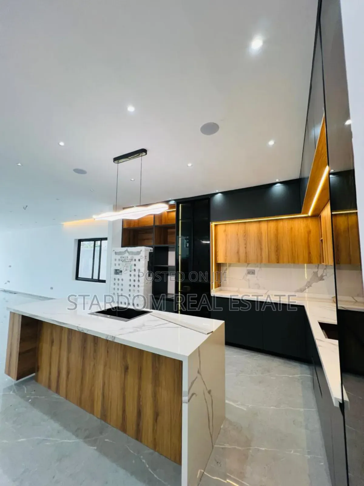 4bdrm Duplex in Ashaley Botwe, Little Roses Area for sale in Little Roses Area