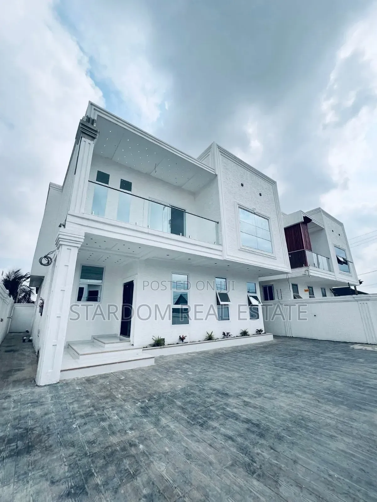 4bdrm Duplex in Ashaley Botwe, Nmai-Dzorn for sale in Nmai-Dzorn
