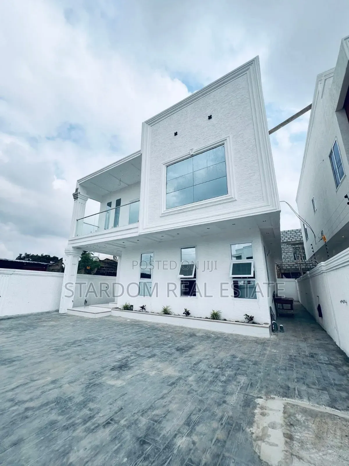4bdrm Duplex in Ashaley Botwe, Nmai-Dzorn for sale in Nmai-Dzorn
