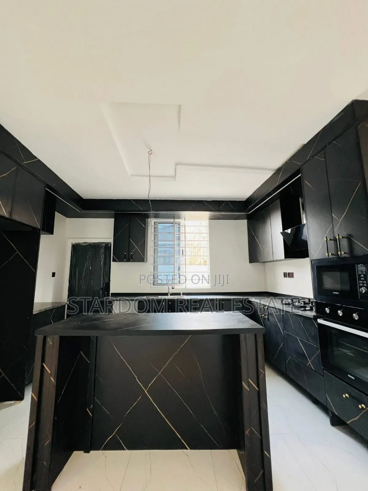 4bdrm Duplex in Ashaley Botwe, Nmai-Dzorn for sale in Nmai-Dzorn