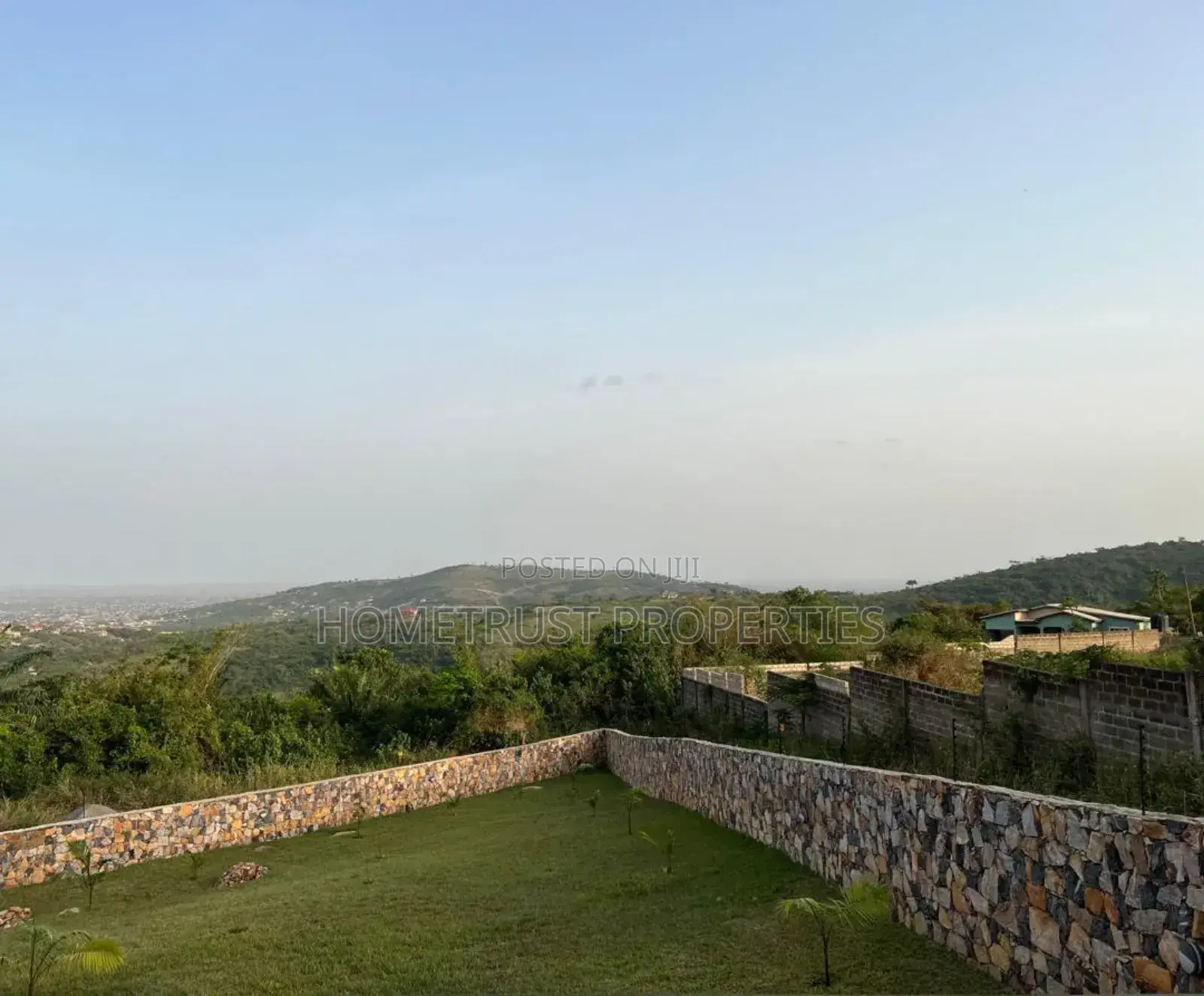 8bdrm Mansion in Aburi for sale in Aburi