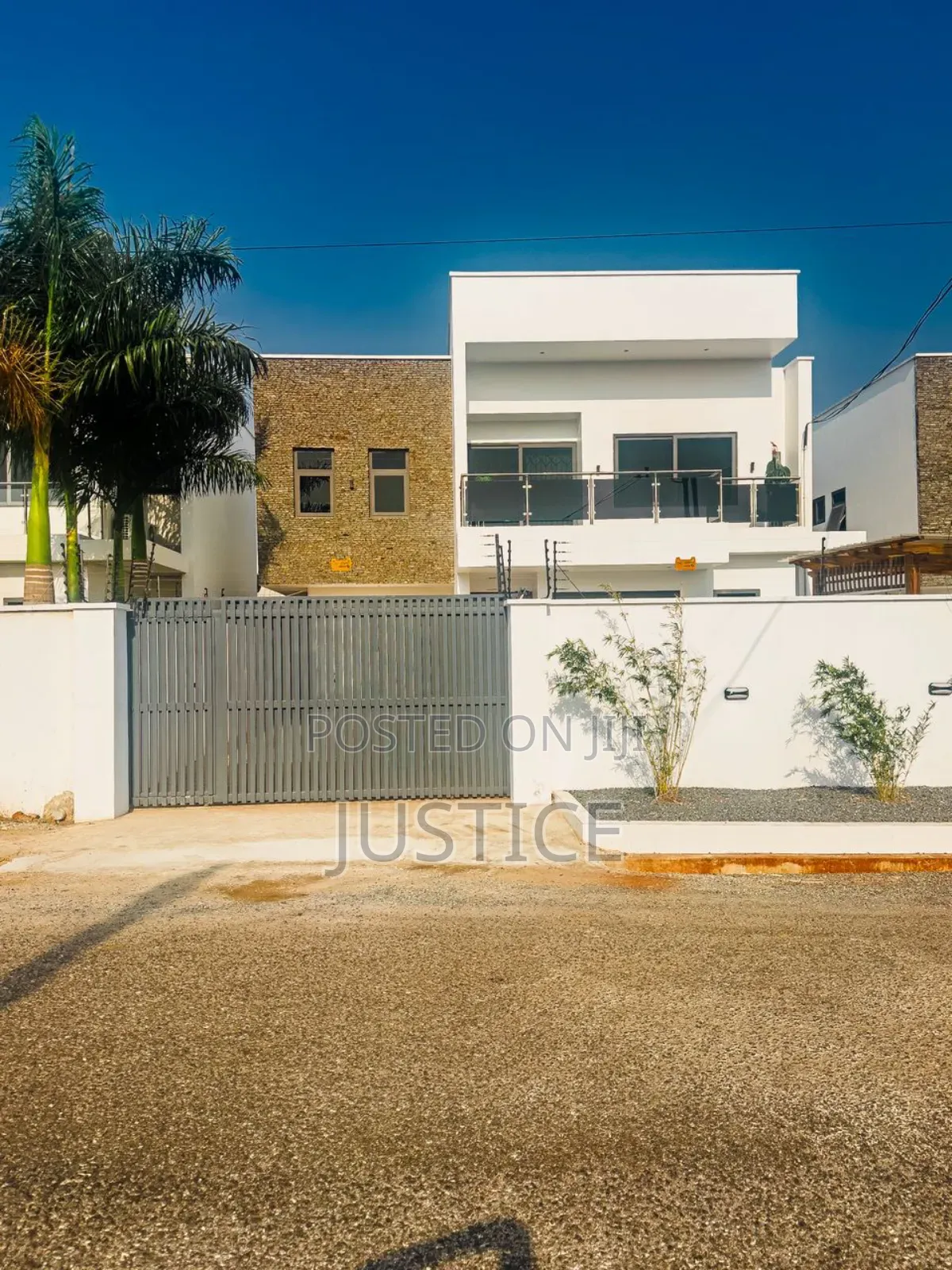 Furnished 3bdrm House in East Airport for rent in Airport Residential Area