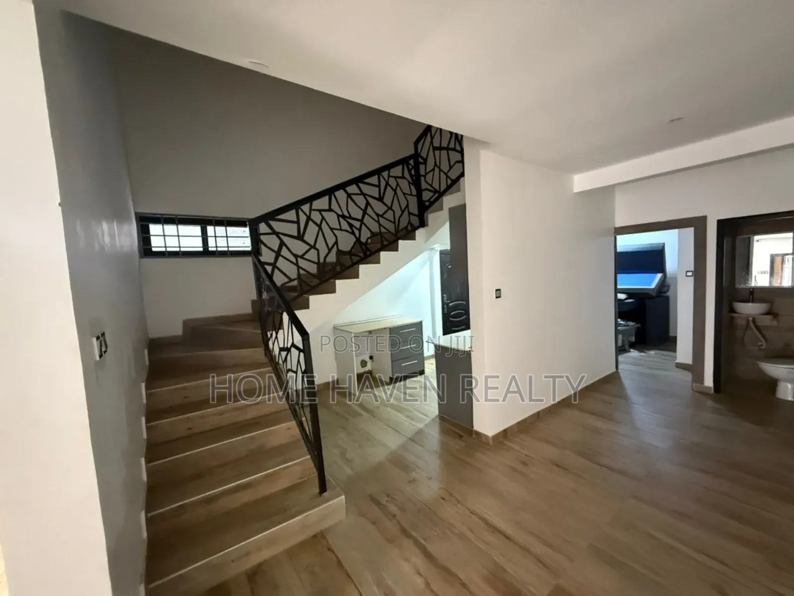 3bdrm House in Ashongman Estate, Police Station for sale in Police Station