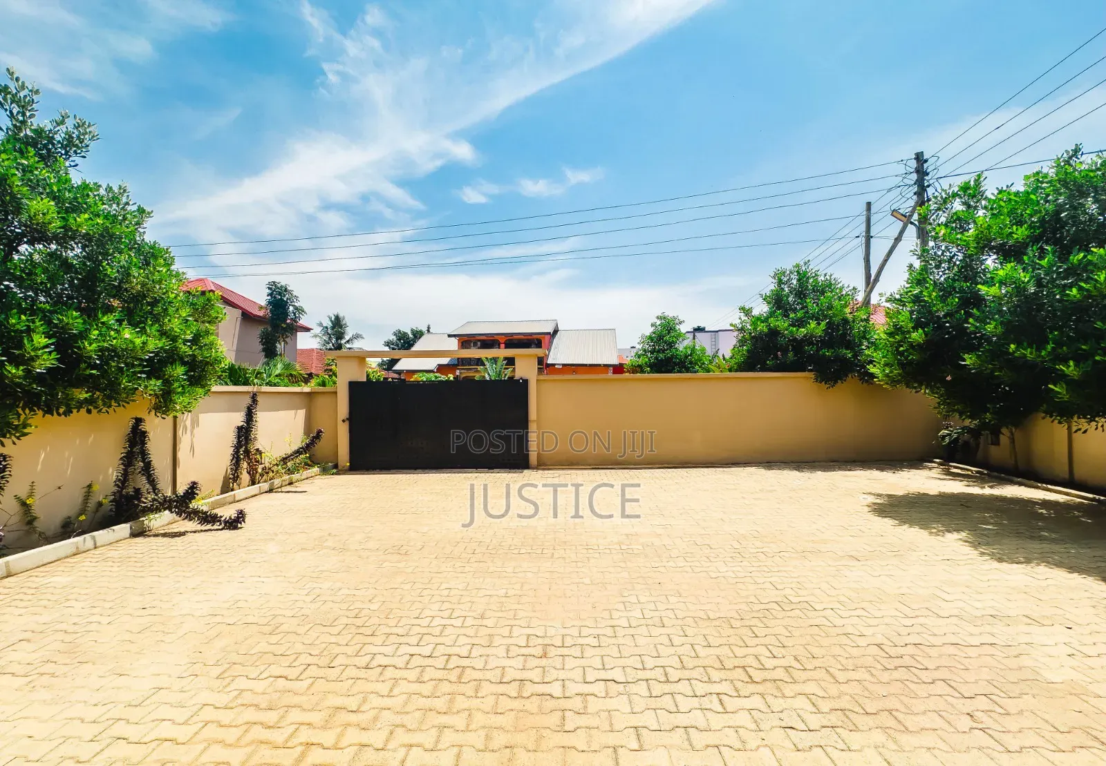 3bdrm House in Ashaley Botwe, School Junction for sale in School Junction