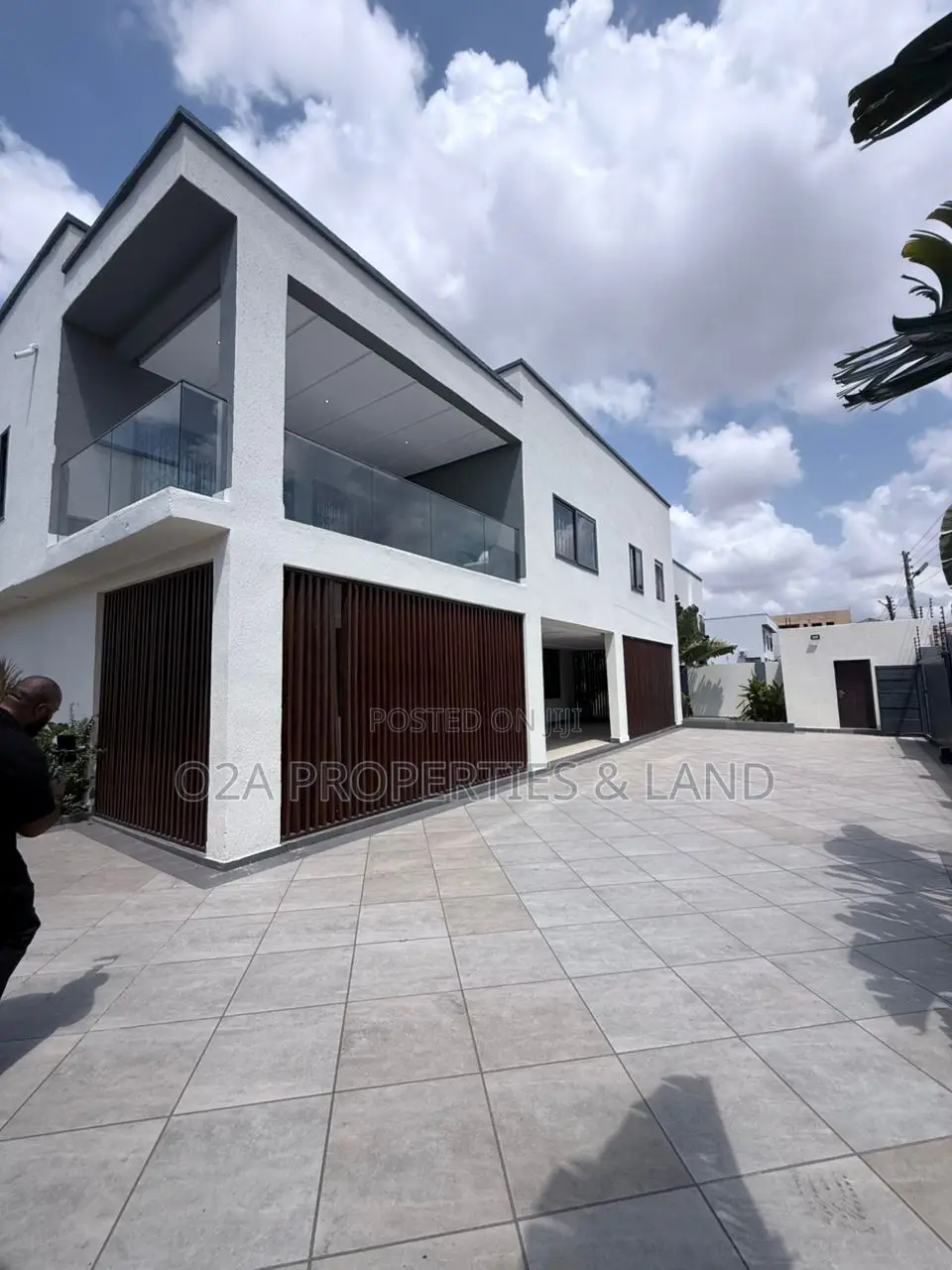6bdrm Mansion in East Airport for sale in Airport Residential Area