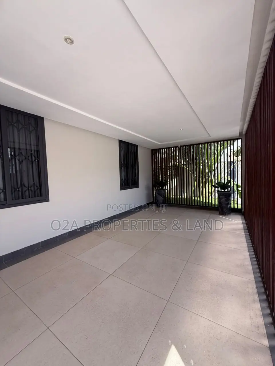 6bdrm Mansion in East Airport for sale in Airport Residential Area