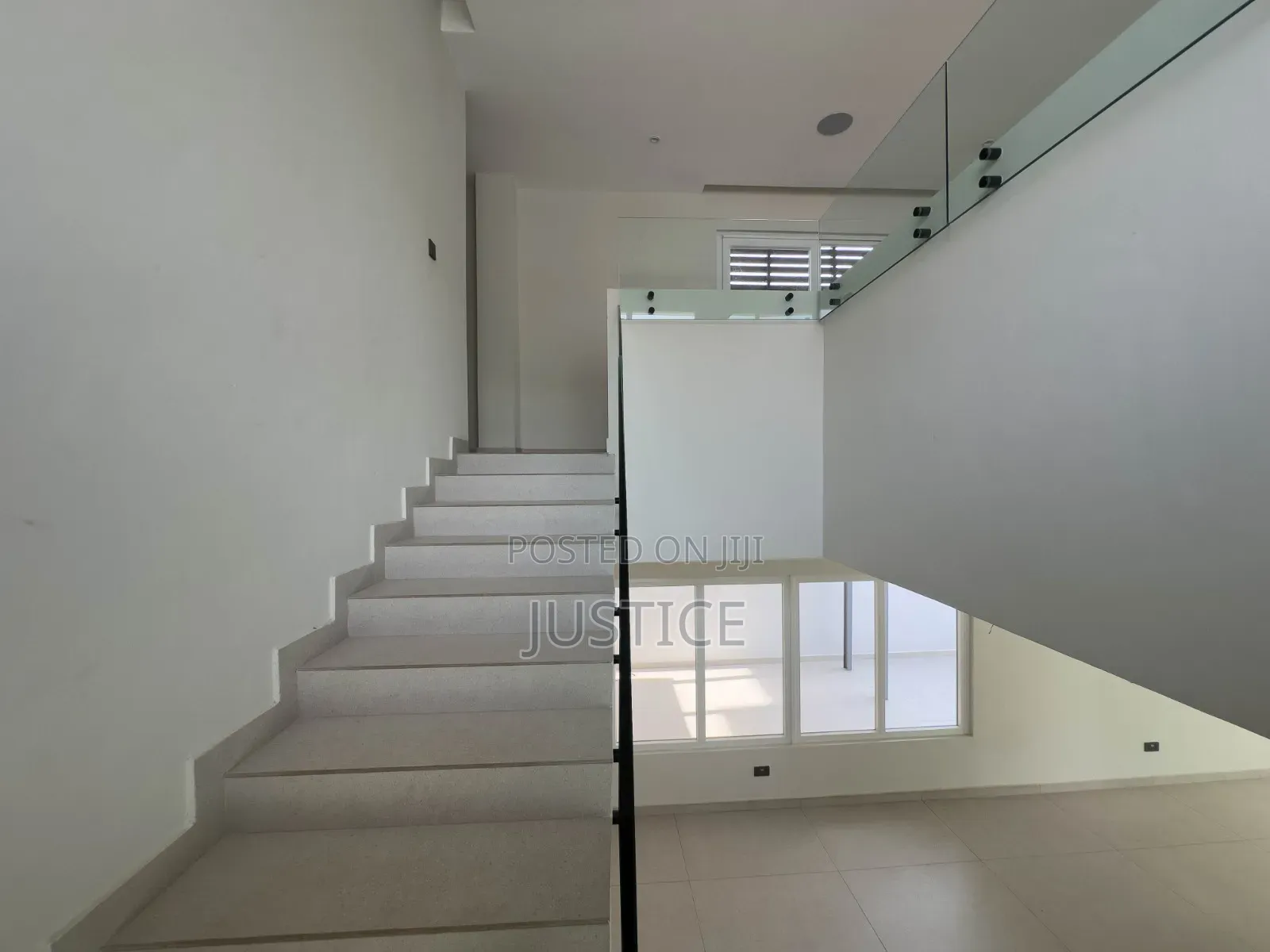 5bdrm Mansion in East Legon, American House for sale in American House