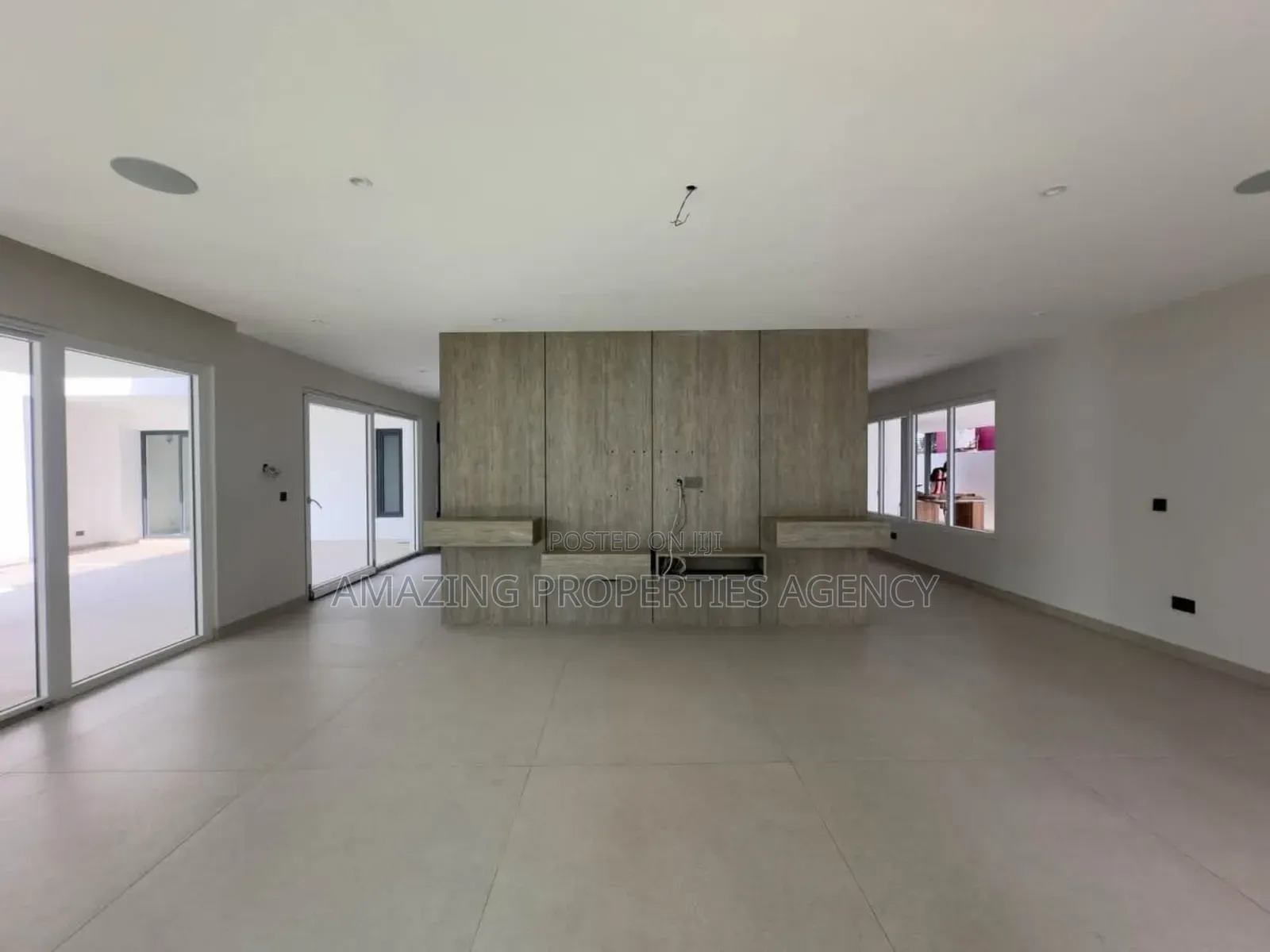 5bdrm House in East Legon, American House for sale in American House