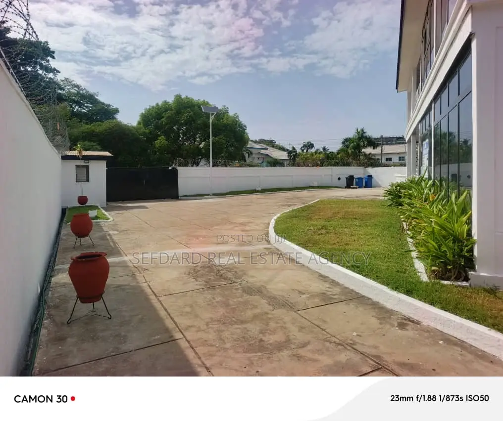 8bdrm House in Cantonments for rent in Cantonments
