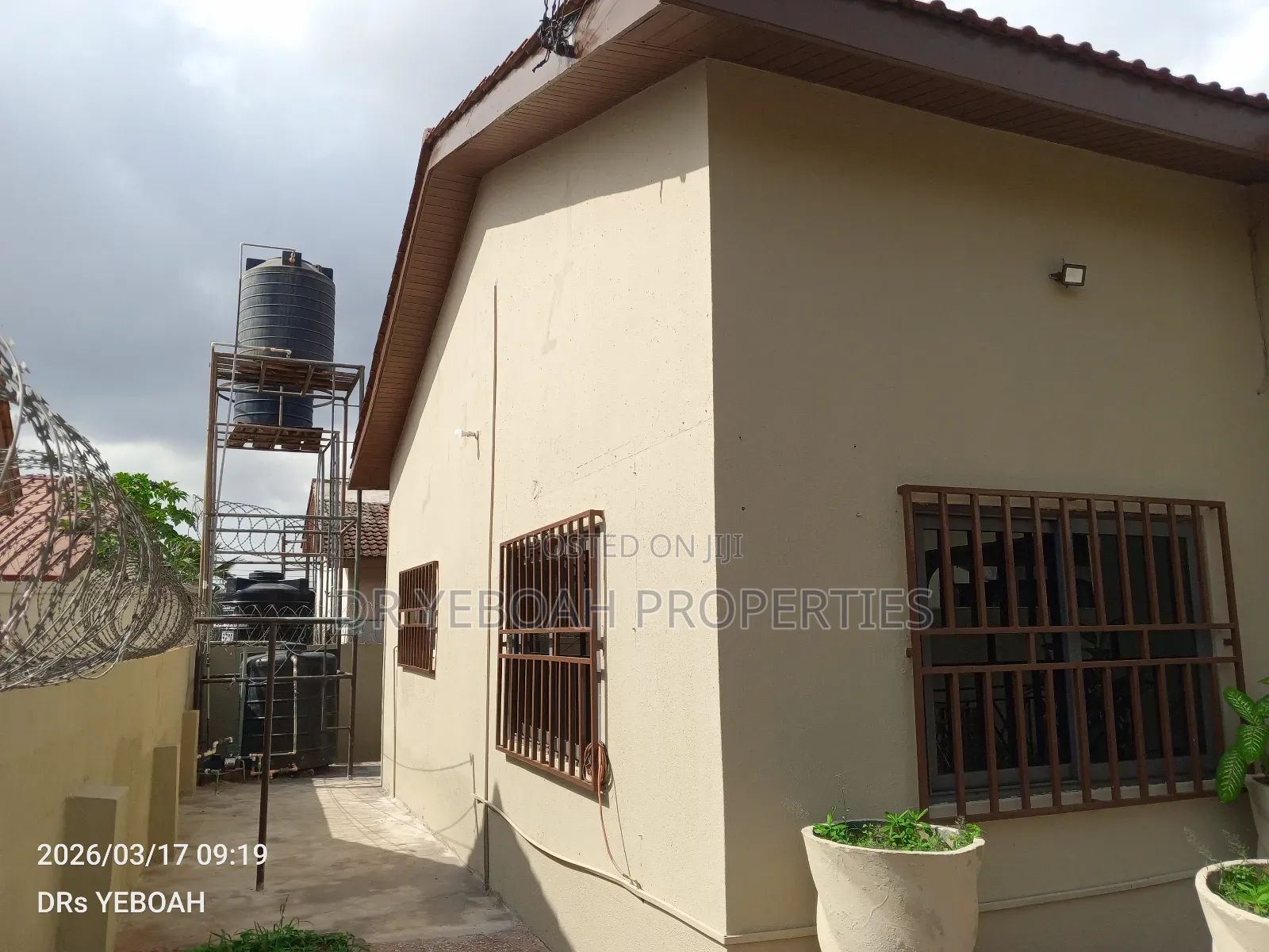 3bdrm House in Spintex:-  3 for rent in Spintex