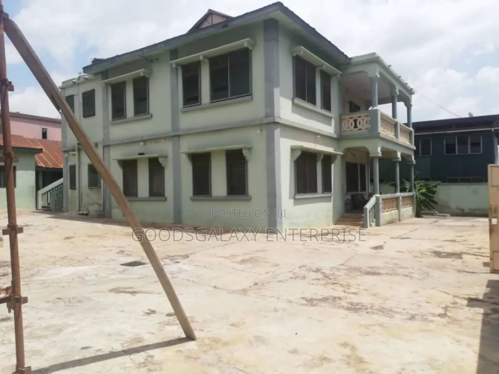 9bdrm House in Kumasi Metropolitan for sale in Kumasi Metropolitan