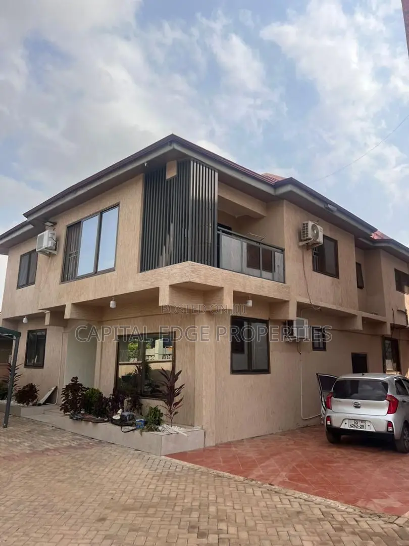 11bdrm Villa in Lakeside Community 8 for sale in Lake Side Estate