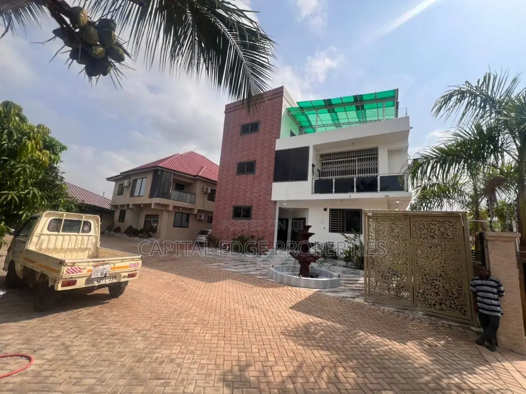 11bdrm Villa in Lakeside Community 8 for sale in Lake Side Estate