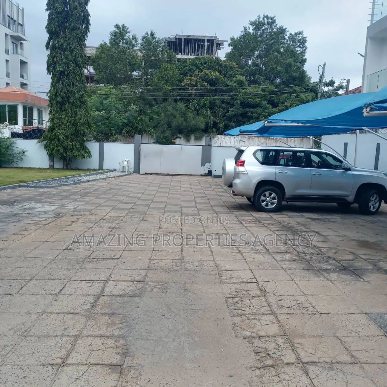 5 Bed Either 2 , Rooms Bq, in Cantonments in Acquinas