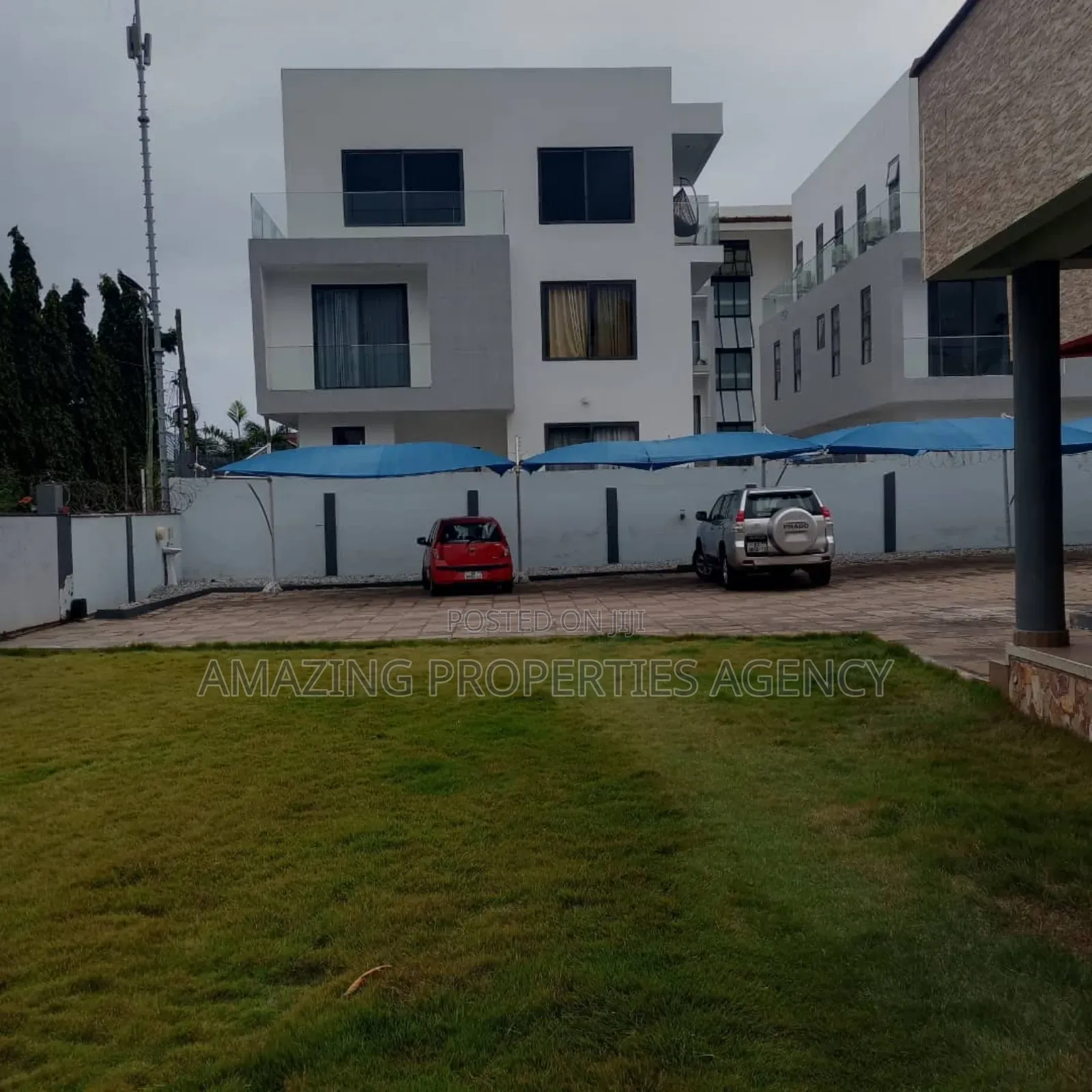 5 Bed Either 2 , Rooms Bq, in Cantonments in Acquinas