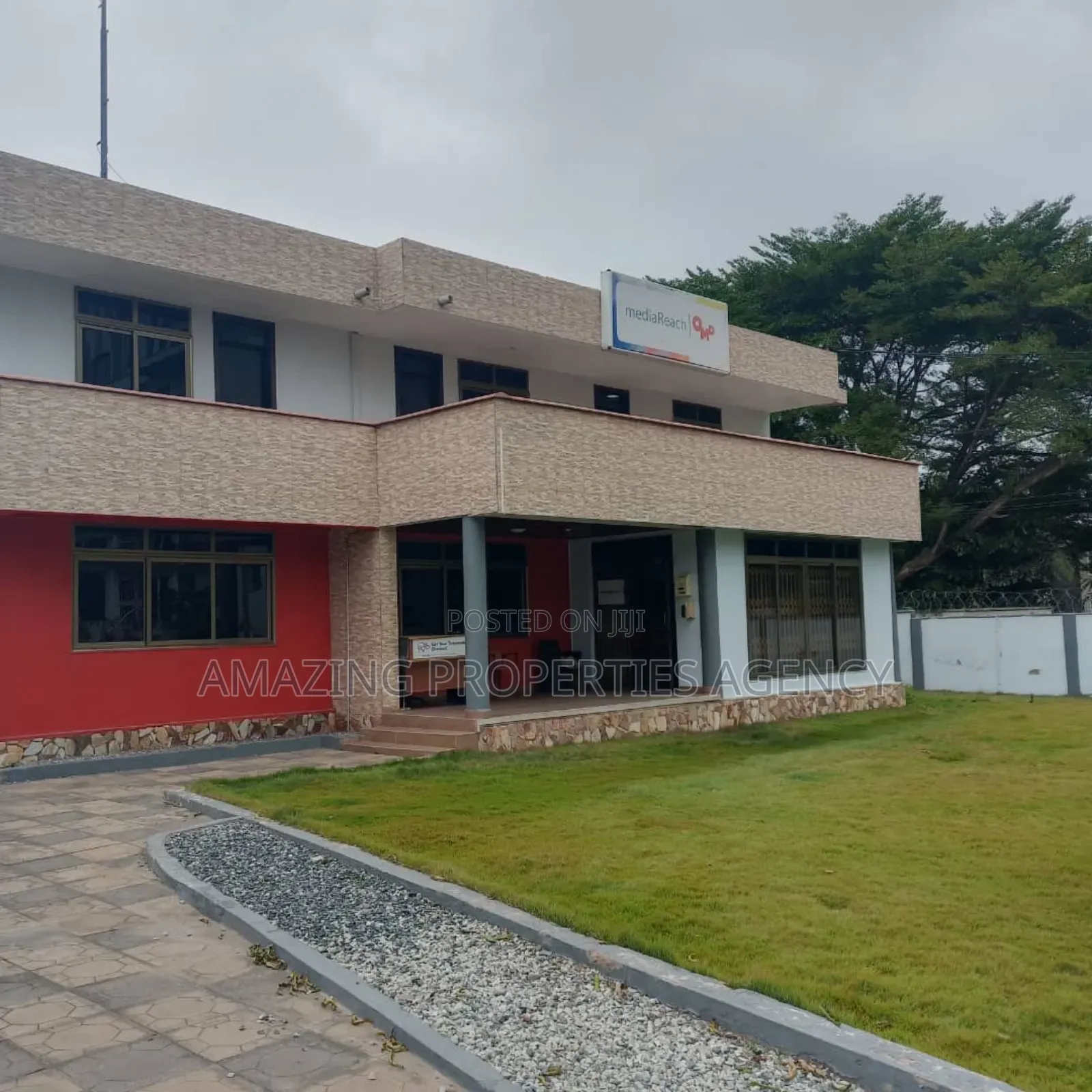 5 Bed Either 2 , Rooms Bq, in Cantonments in Acquinas