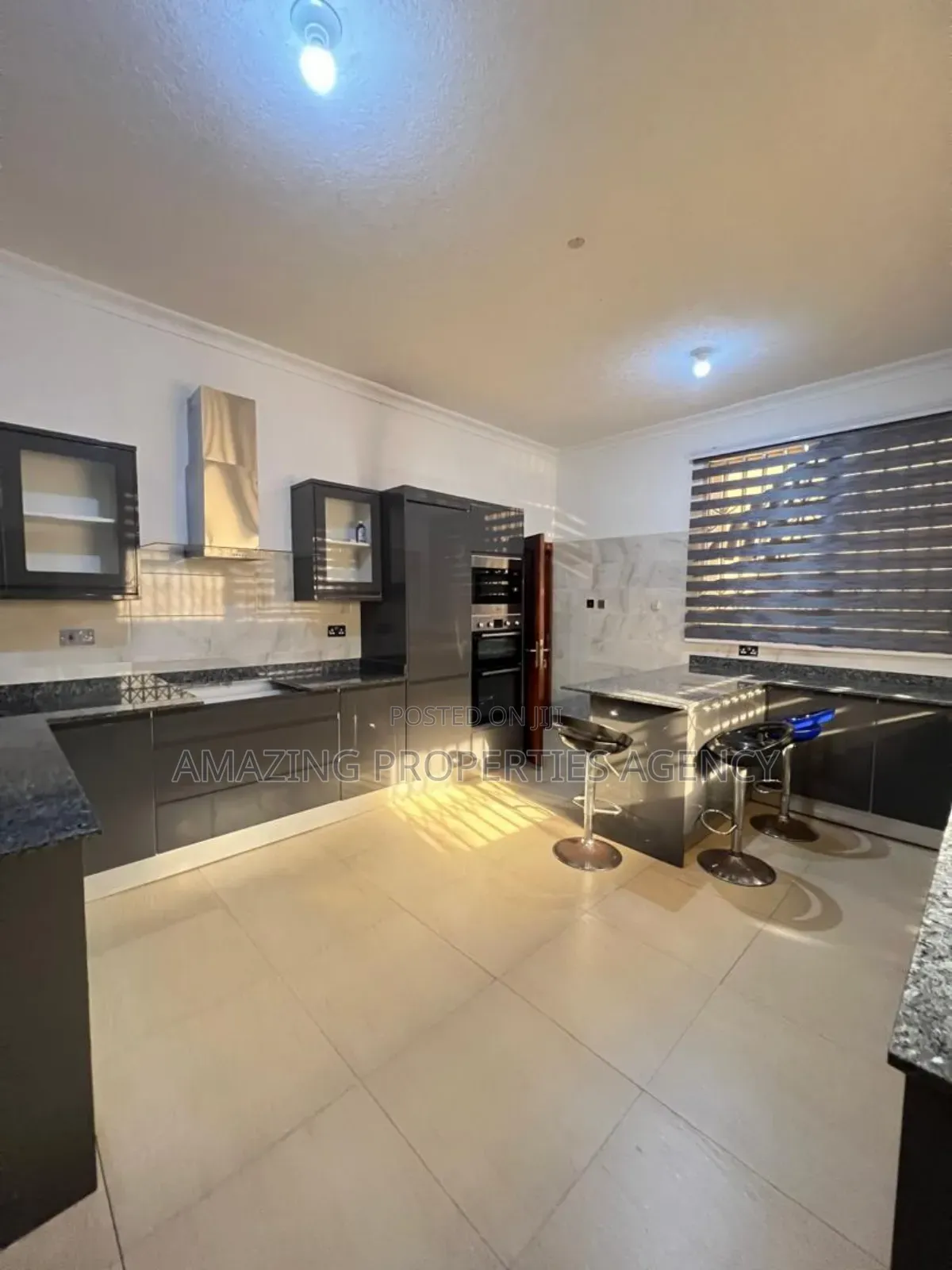 5bdrm House in Tema Community 25 for sale in Community 25