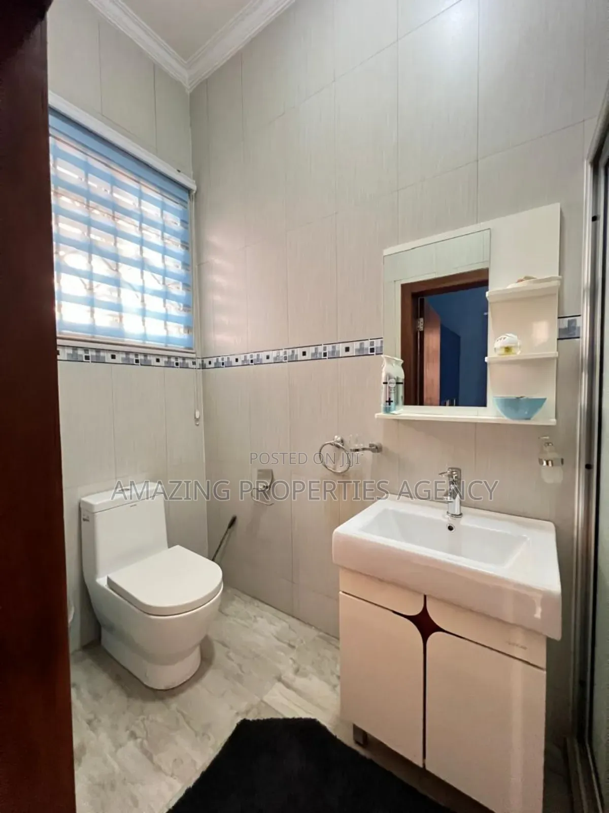 5bdrm House in Tema Community 25 for sale in Community 25