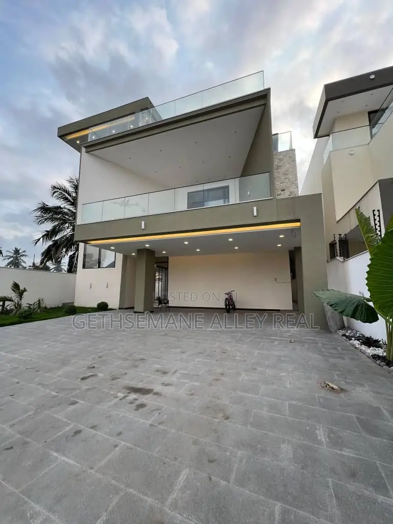 5bdrm Penthouse in Gethsemeny Alley, Cantonments for sale in Cantonments